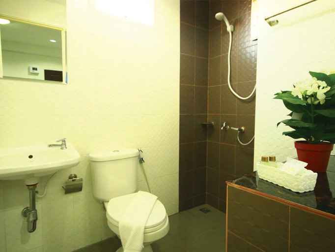 Bathroom 2, Baansamrarn, Mueang Krabi
