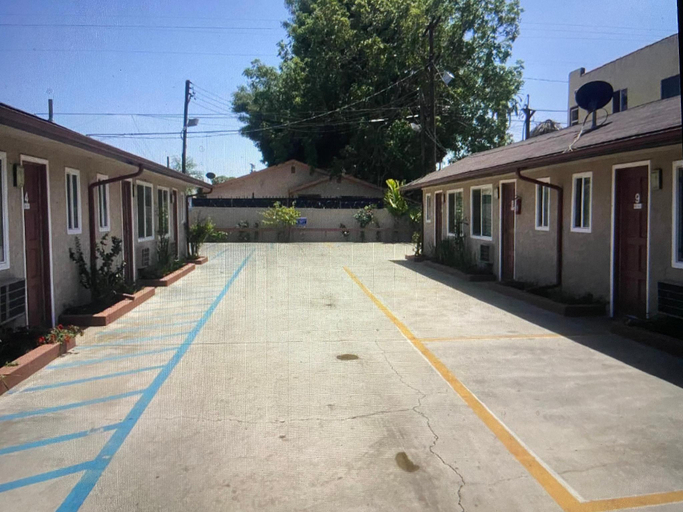 Exterior view 2, One Ten Motel, Los Angeles