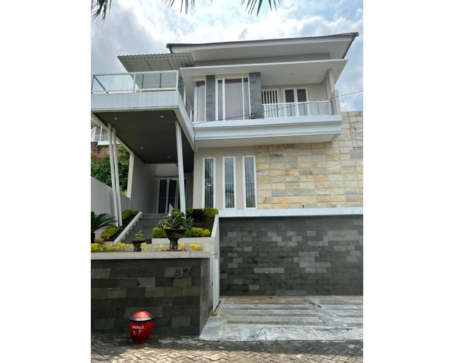 Exterior & Views 2, Emerald Villas 3BR W/ Mountain View, Malang