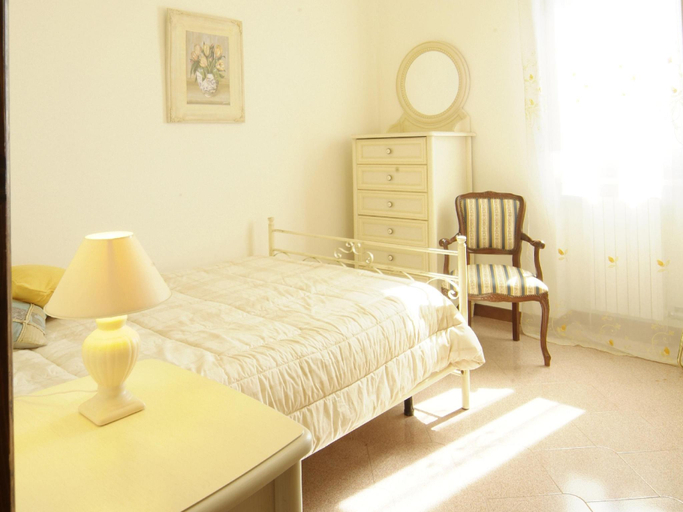 Bedroom 2, Mountain House Villa, Brindisi