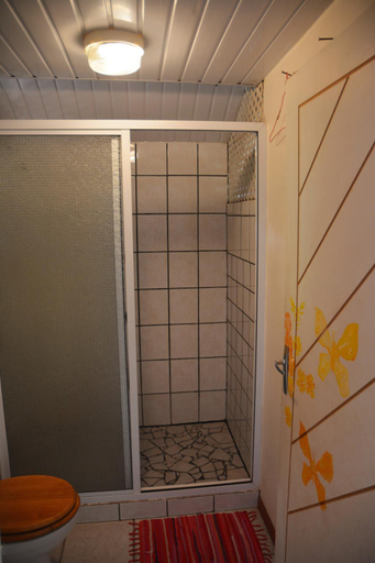 Bathroom 2, Fare Maheata