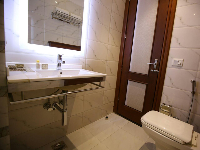 Bathroom, The IC's Hotel, Delhi