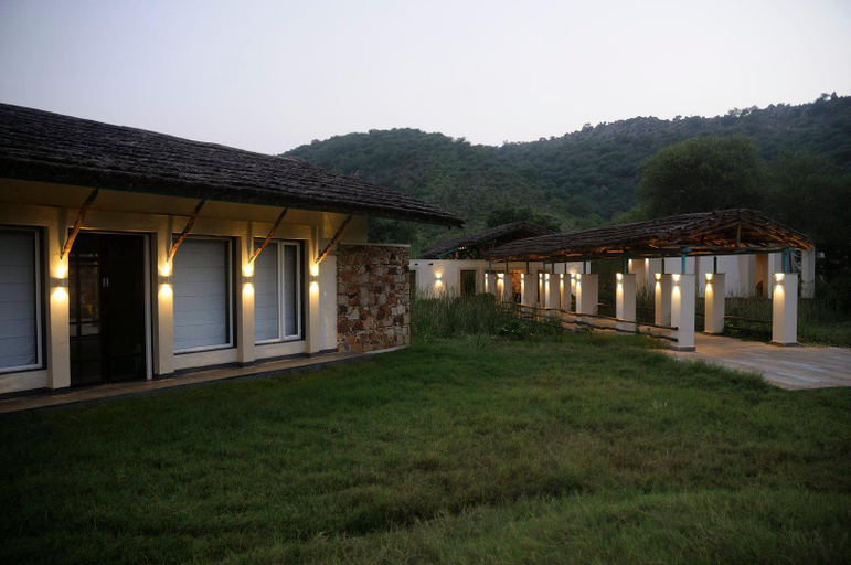 Exterior & Views