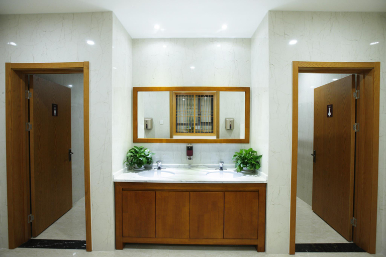 Bathroom 4, Beijing Dongdan Hotel, Beijing