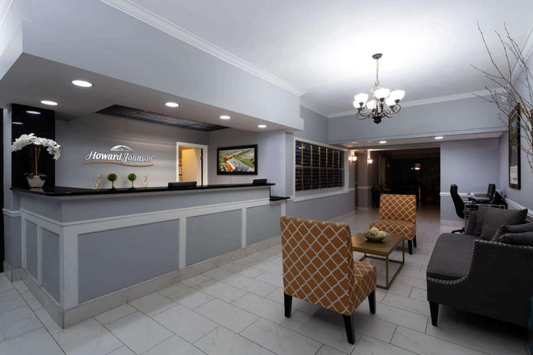 Public Area 2, Howard Johnson by Wyndham Waukegan Great Lakes, Lake