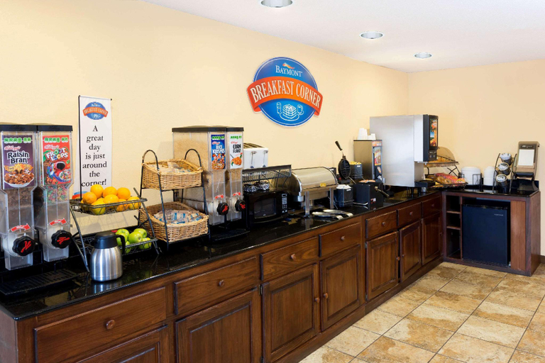 Food & Drinks 5, Baymont By Wyndham Tupelo, Lee