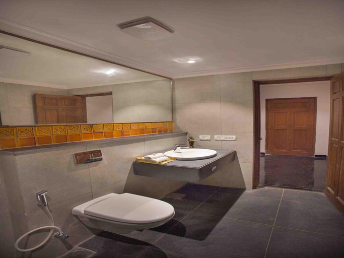 Bathroom 5, Svatma–A Luxury Heritage Resort, Thanjavur