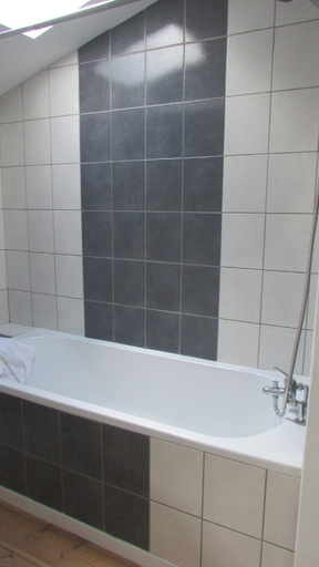 Bathroom 2, Verseau, Les Constellations, Charente-Maritime
