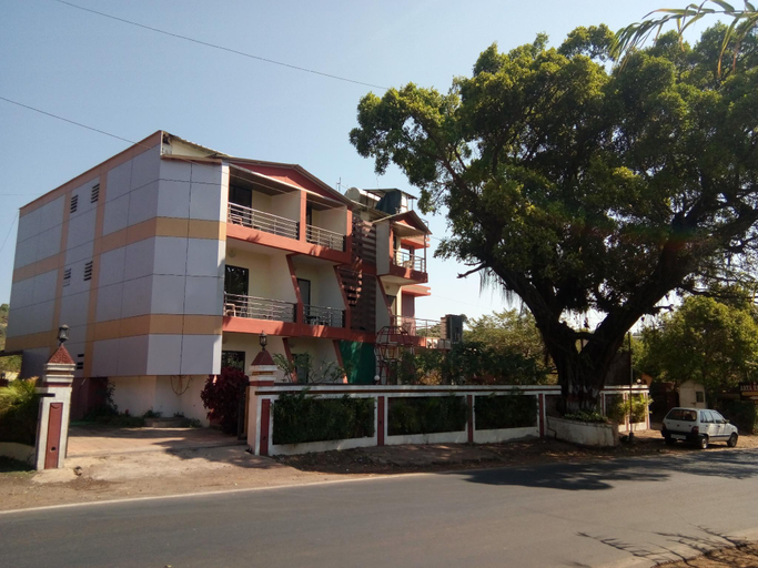 Exterior & Views 1, Jk, Satara