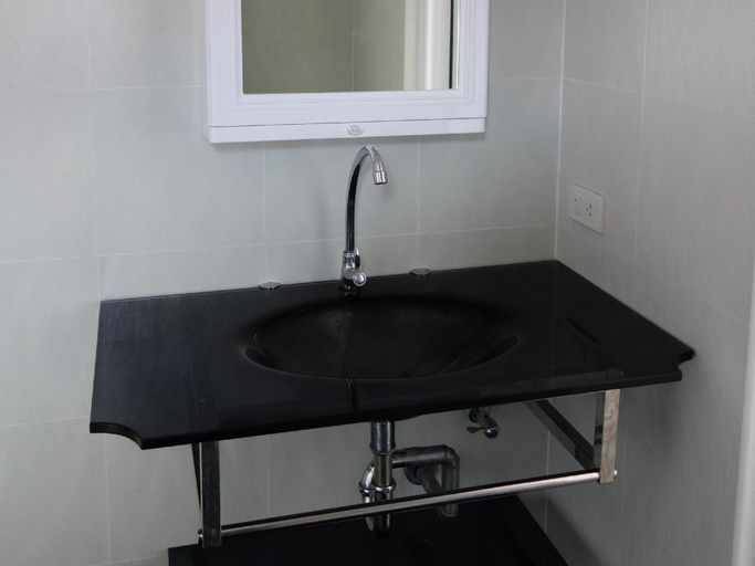 Bathroom 2, Bann Kanchana Bangrak, Ko Samui