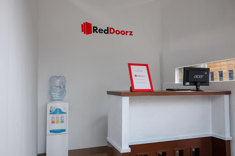 Public Area 2, RedDoorz Syariah near Exit Tol Pemalang Comal 2, Pemalang