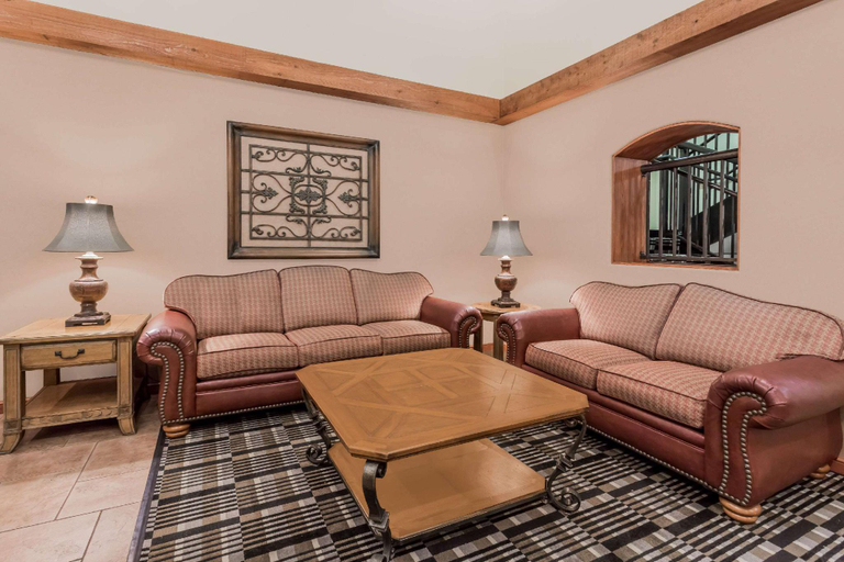 Public Area 2, Clarion Inn Ormond Beach at Destination Daytona, Volusia