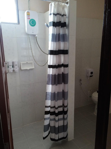 Bathroom 3, Pimann Place Hotel, Muang Chiang Rai