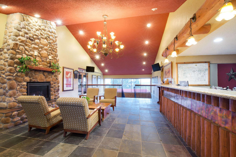 Public Area, Ramada by Wyndham Monument, El Paso