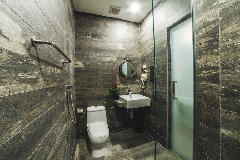Bathroom 5, Nginap Hotel, Subang Jaya