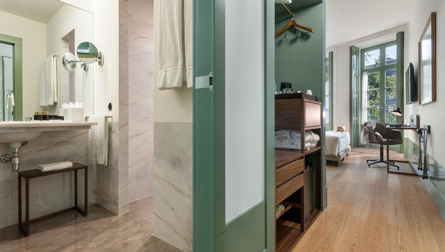 Bathroom 4, One Shot Aliados Goldsmith 12, Porto