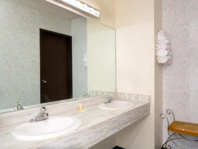 Bathroom 5, Ramada by Wyndham Richfield UT I-70, Sevier