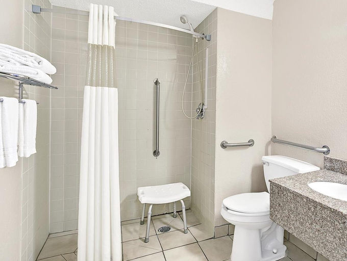 Bathroom 4, Ramada by Wyndham Murfreesboro, Rutherford