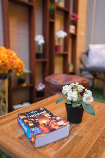 Food & Drinks 5, Augusta - Hostel, Wattana