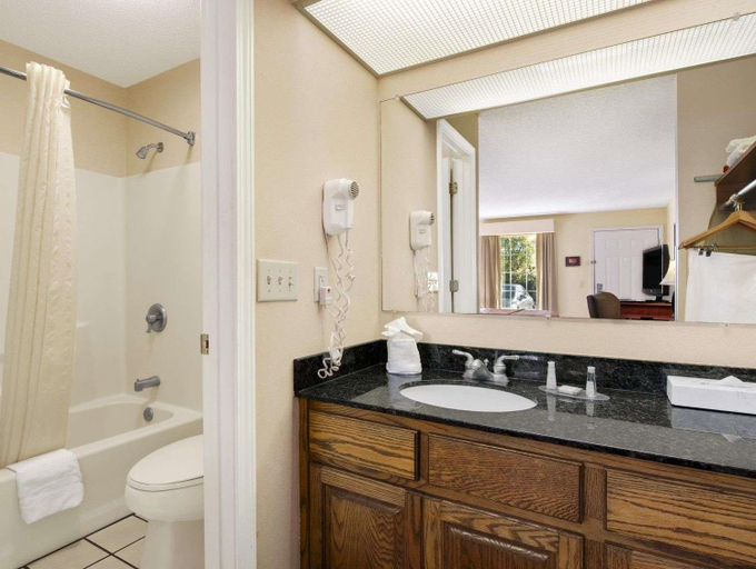 Bathroom 3, Baymont by Wyndham Eufaula, Barbour