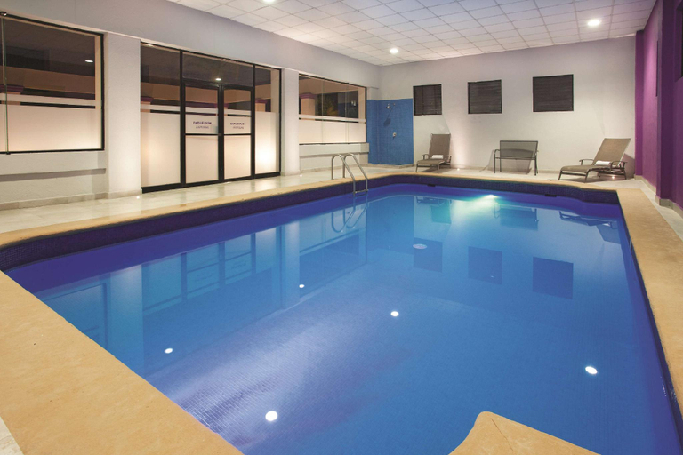 Swimming pool 4, LQ Hotel by La Quinta Monterrey Centro, Monterrey