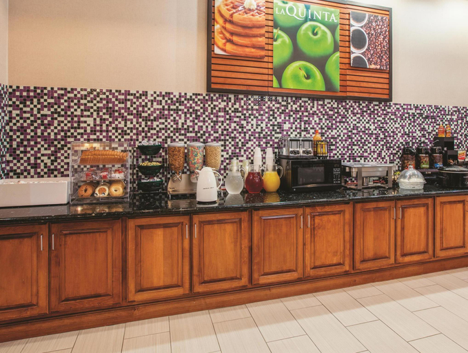 Food & Drinks 5, La Quinta Inn & Suites by Wyndham Gainesville, Cooke