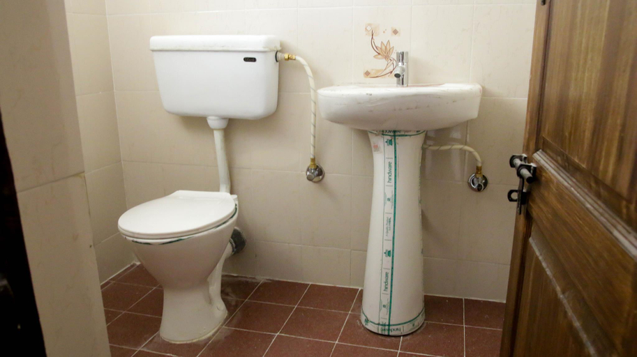 Bathroom 4, Sampada Homestay, Bangalore