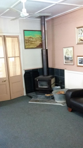 Others 5, Windswept Country Retreat, Stanthorpe