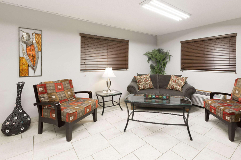 Public Area 2, Super 8 By Wyndham Osceola Ia, Clarke