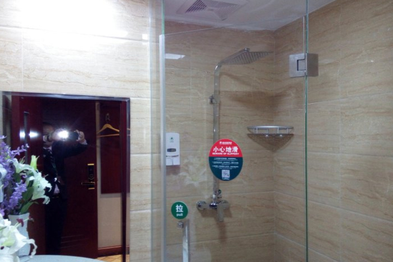 Bathroom 4, GreenTree Inn Geermu Walking Street Business Hotel, Haixi Mongol and Tibetan