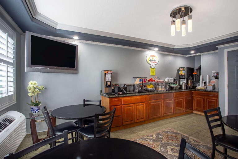 Food & Drinks 5, Super 8 by Wyndham Chico, Butte