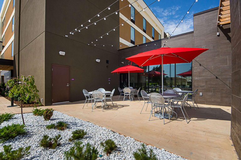 Others 5, Home 2 Suites by Hilton - Yukon, Canadian