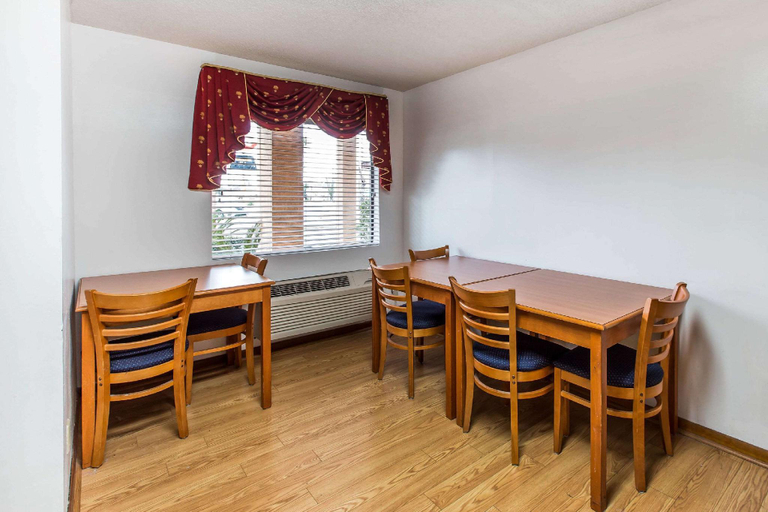 Others 5, Econo Lodge Inn & Suites, Dougherty
