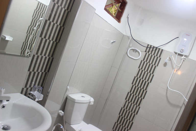 Bathroom 4, Hotel Camorich, Thissamaharama