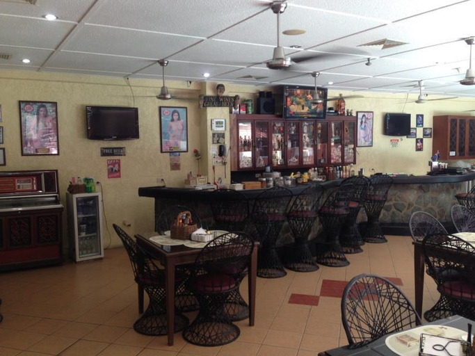 Food & Drinks, Walk Around Hotel, Mabalacat
