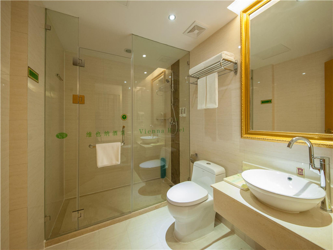 Bathroom, Vienna Hotel Rugao Zhengxiang Square branch, Nantong