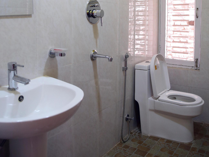 Bathroom 3, Kathmandu Cityhill Apartment, Bagmati