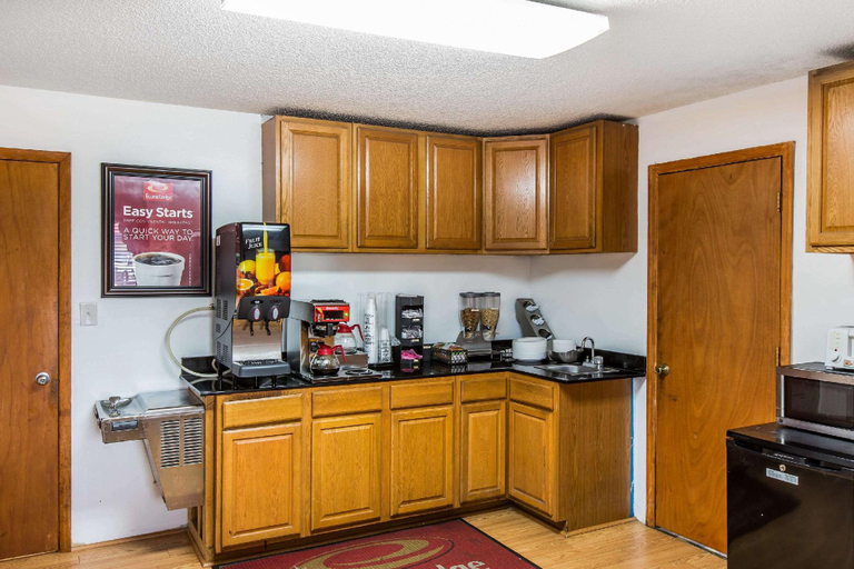 Others 5, Econo Lodge Inn & Suites, Dougherty