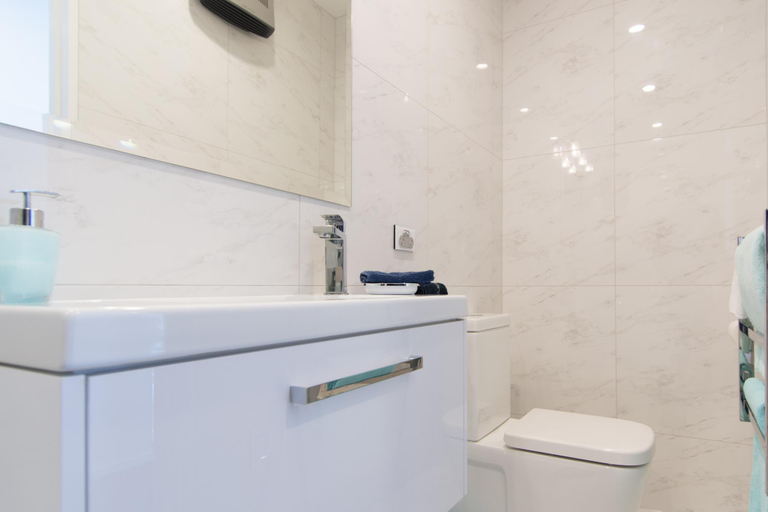 Bathroom 3, Aqua-Heights Apartment, Nelson