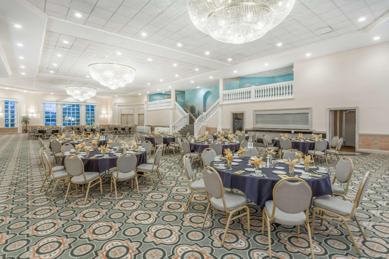 Food & Drinks 5, Ramada Hotel & Conference Center by Wyndham Hammond, Lake