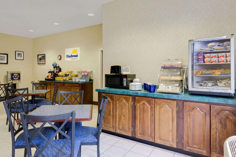 Food & Drinks 5, Magnuson Hotel West Liberty, Morgan