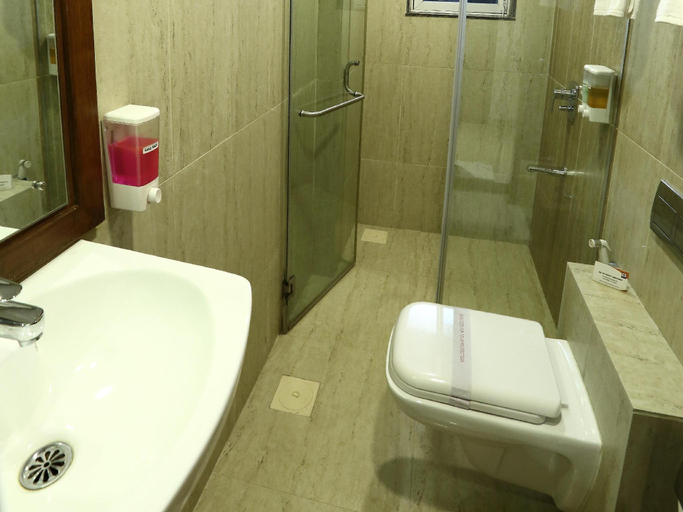 Bathroom 4, The Altruist Andheri Hotel, Mumbai Suburban