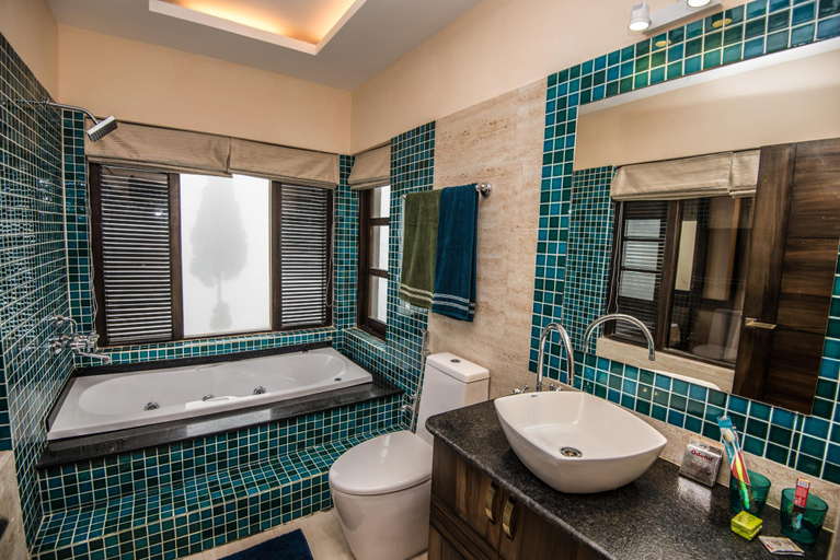 Bathroom, Chamong Chiabari-Mountain Retreat & Spa, Darjiling