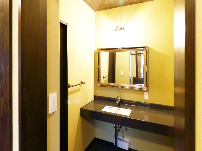 Bathroom 4, Ryokan Karasawa, Kanazawa