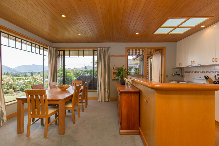 Food & Drinks, Bullock Creek Chalet - Sleeps 8 - Lake Views, Queenstown-Lakes