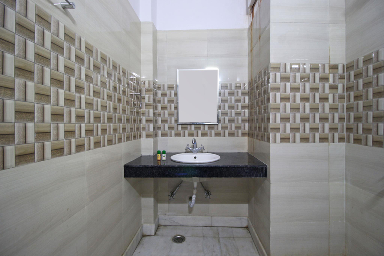Bathroom 4, Hotel KS International (50 meters from Railway Station), Chamba