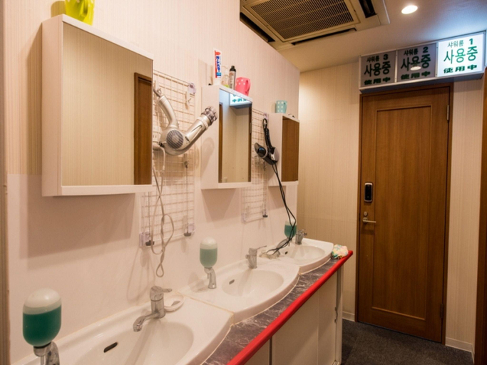 Bathroom 5, jakotel hostel, Osaka
