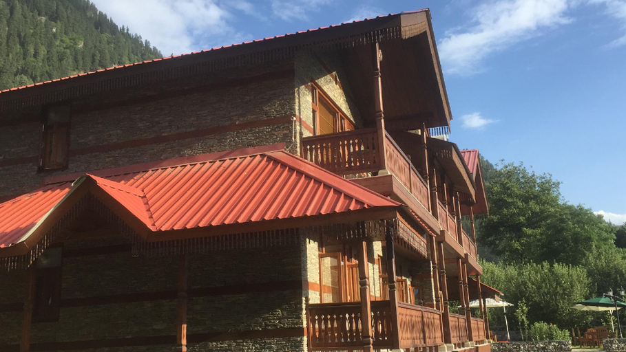 Exterior & Views
