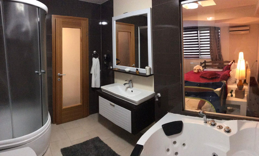 Bathroom 4, Hotel Theranda, Prizren