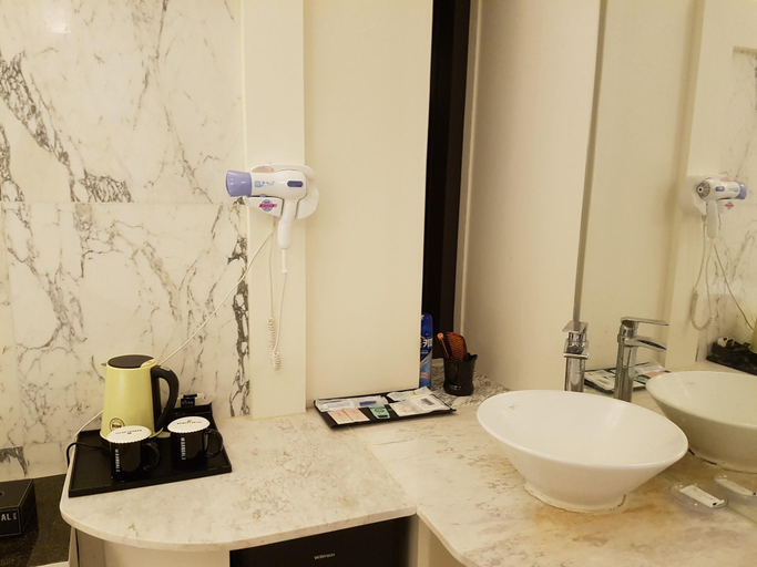 Bathroom 4, Bandal Hotel Nampo, Jung